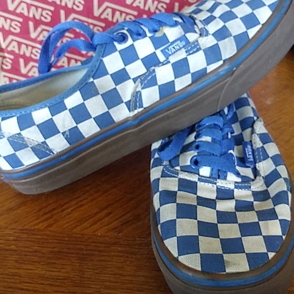 Vans - Picture 2 of 4
